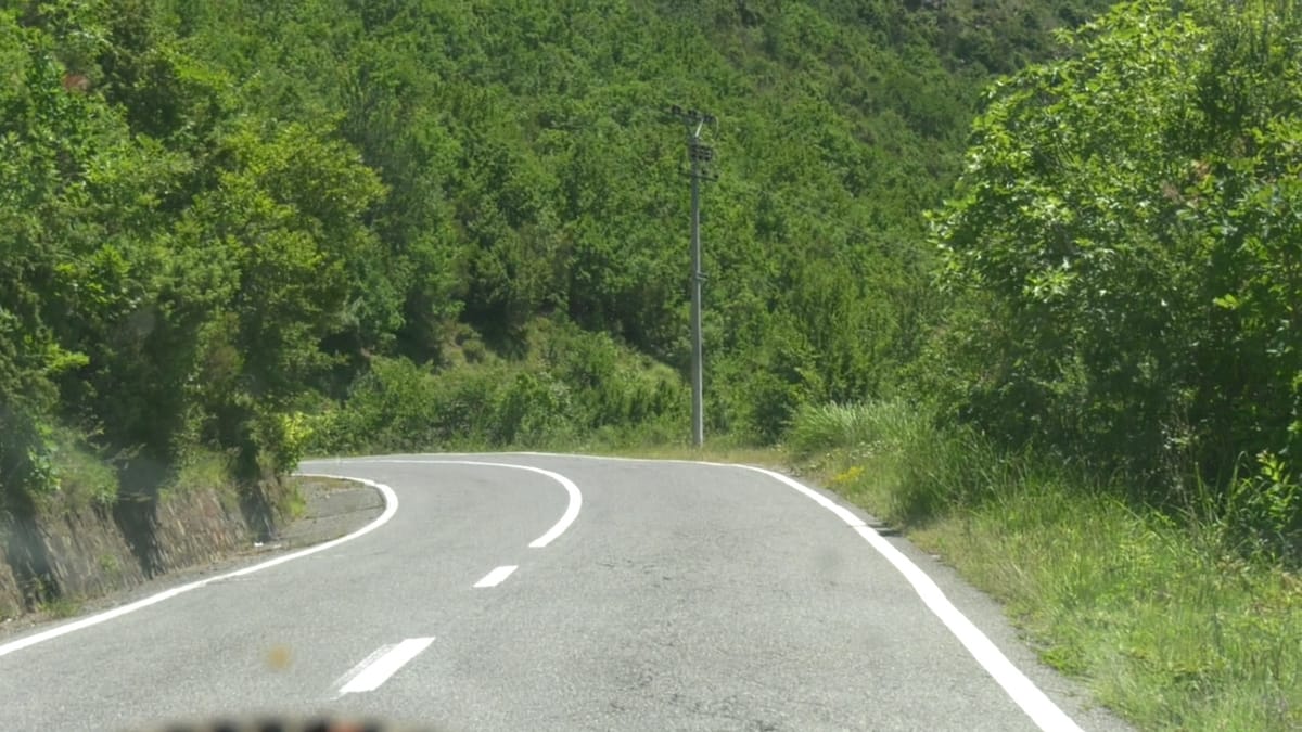 Rruga Skuraj – Burrel, pa sinjalistikë e pa siguri