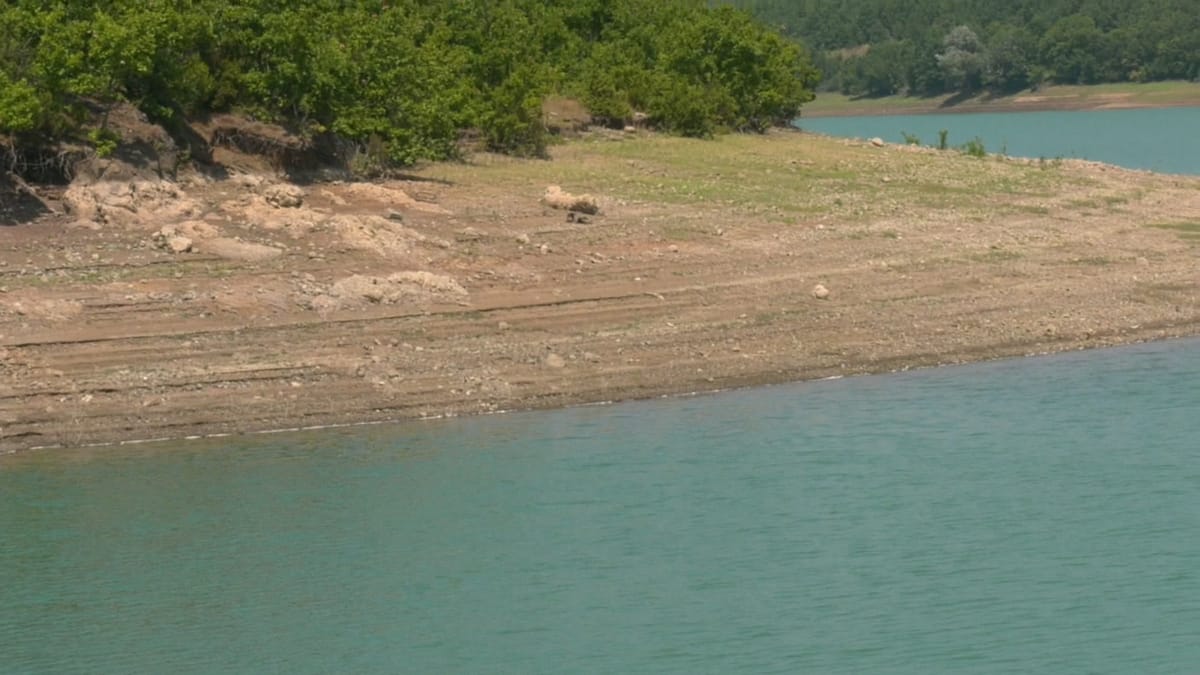 Bie ndjeshëm niveli i ujit në Liqenin e Ulzës, priten dëme në ekonominë ujore
