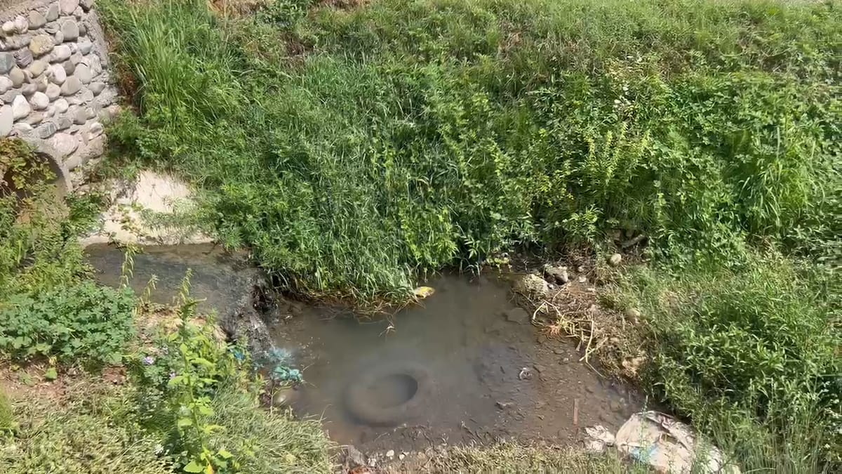 Ujërat e zeza në Suç, shqetësim i vazhdueshëm i banorëve