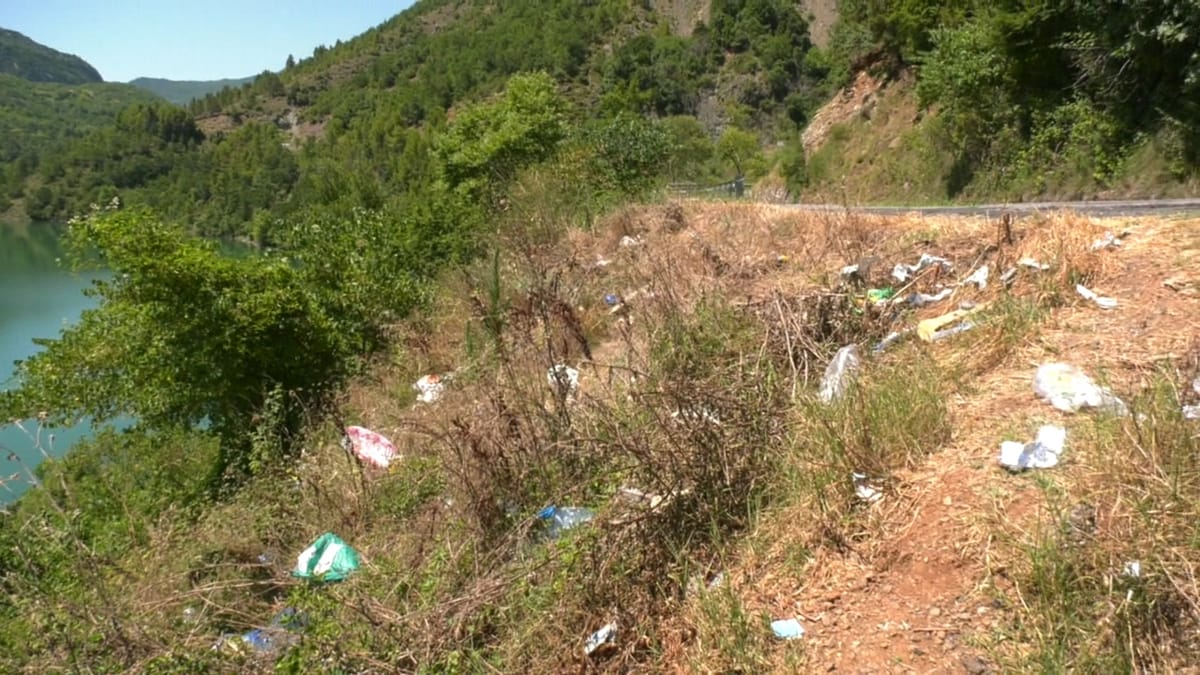 Pushuesit ndotin bregun e Lumit Mat dhe bregun e Liqenit Shkopet