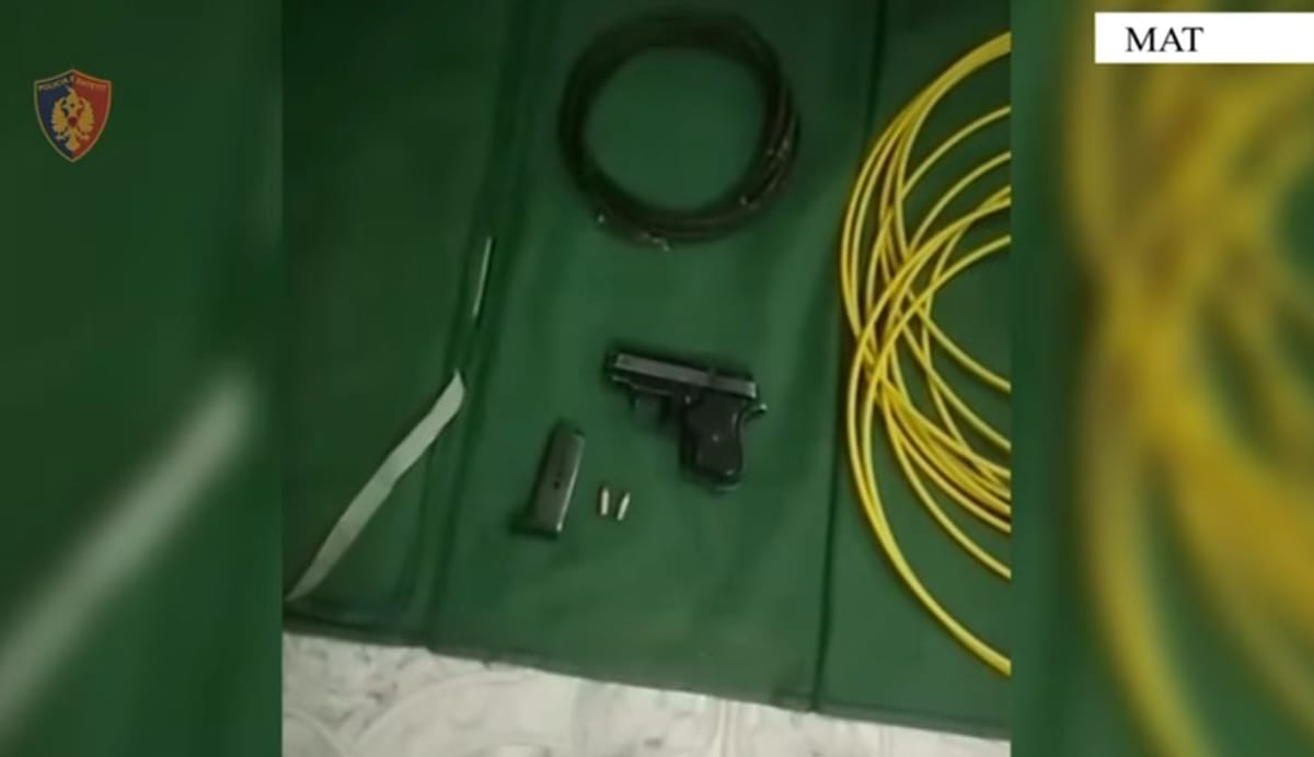 MAT/ Ndiqet nga policia si nëpër filma. 23-vjeçari hedh armën nga makina, arrestohet