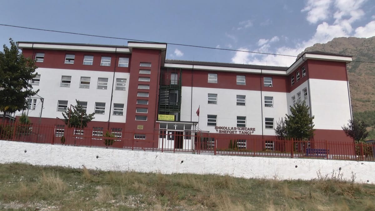 BULQIZË / SHKOLLAT GATI PËR NISJEN E VITIT TË RI SHKOLLOR
