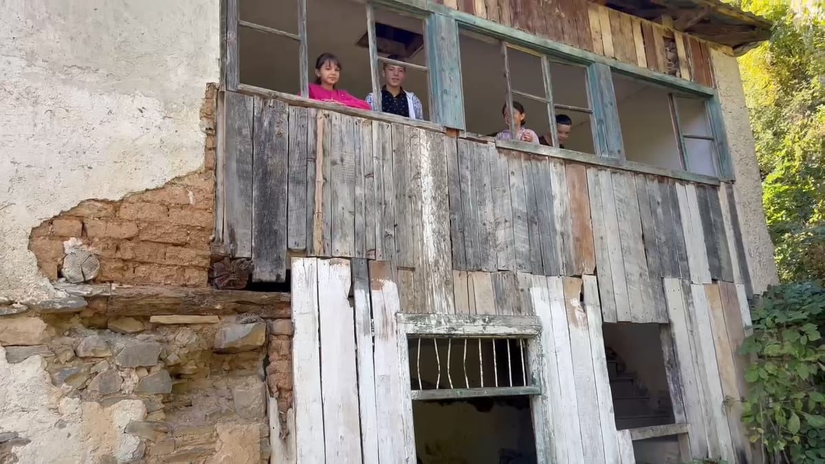 Shkolla Smollik në kushte të mjerueshme