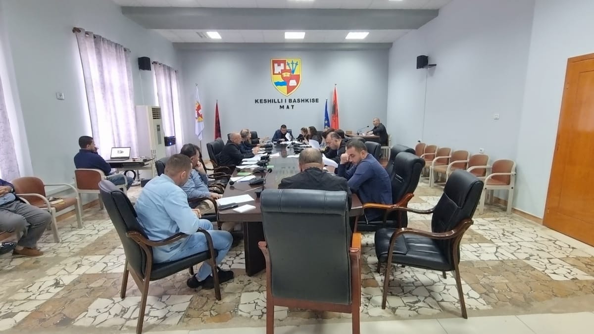 Mblidhet Këshilli i Bashkisë së Matit, kalon pikat për ristrukturimin organizativ të administratës