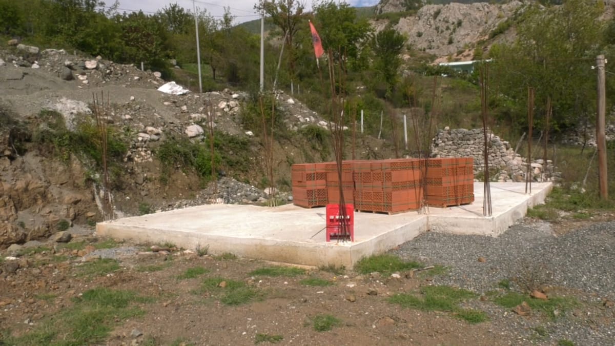 Familja Kola në Shkopet në pritje të ndërtimit të banesës së re