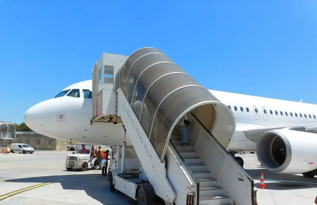 Familjet shqiptare harxhuan 117 mln euro për bileta avioni, Aeroporti i vetëm në vend shënoi rreth 7,3 milionë pasagjerë