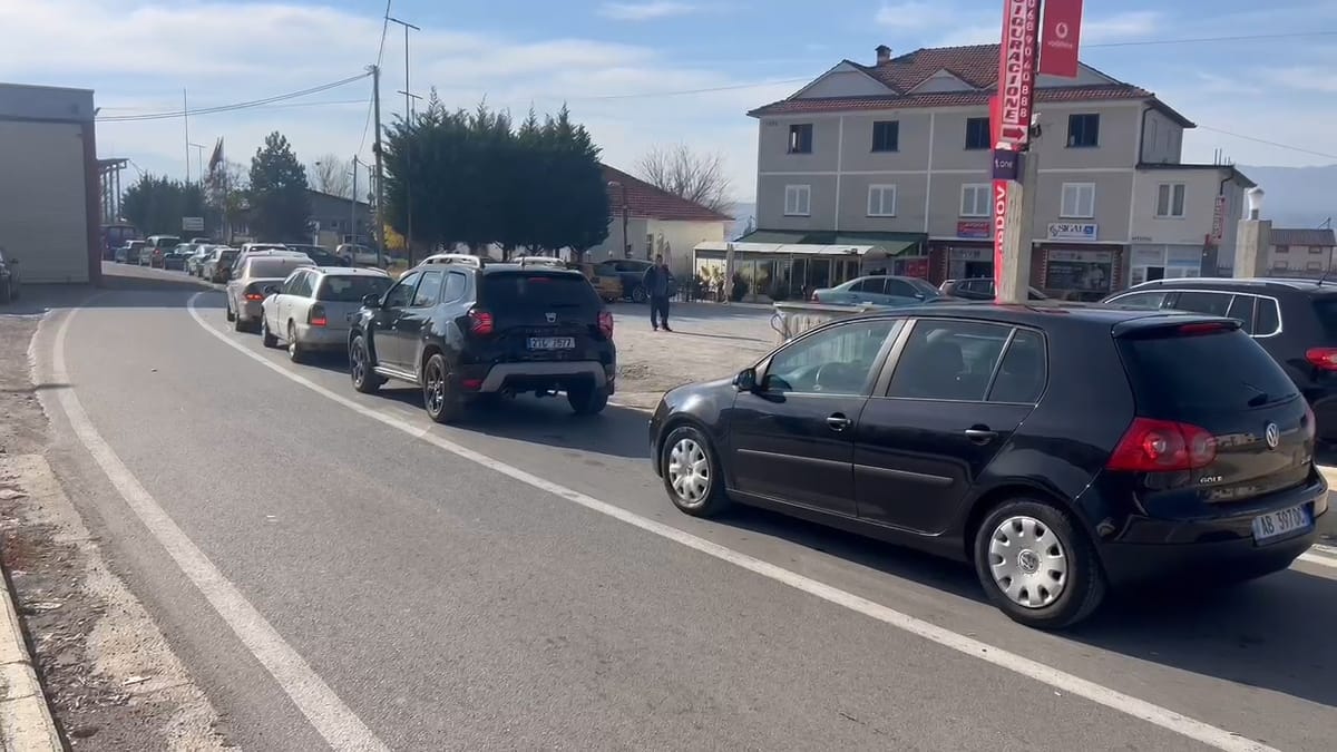 Dyndje në doganë e Bllatës për tu furnizuar me karburant në Maqedoninë e Veriut