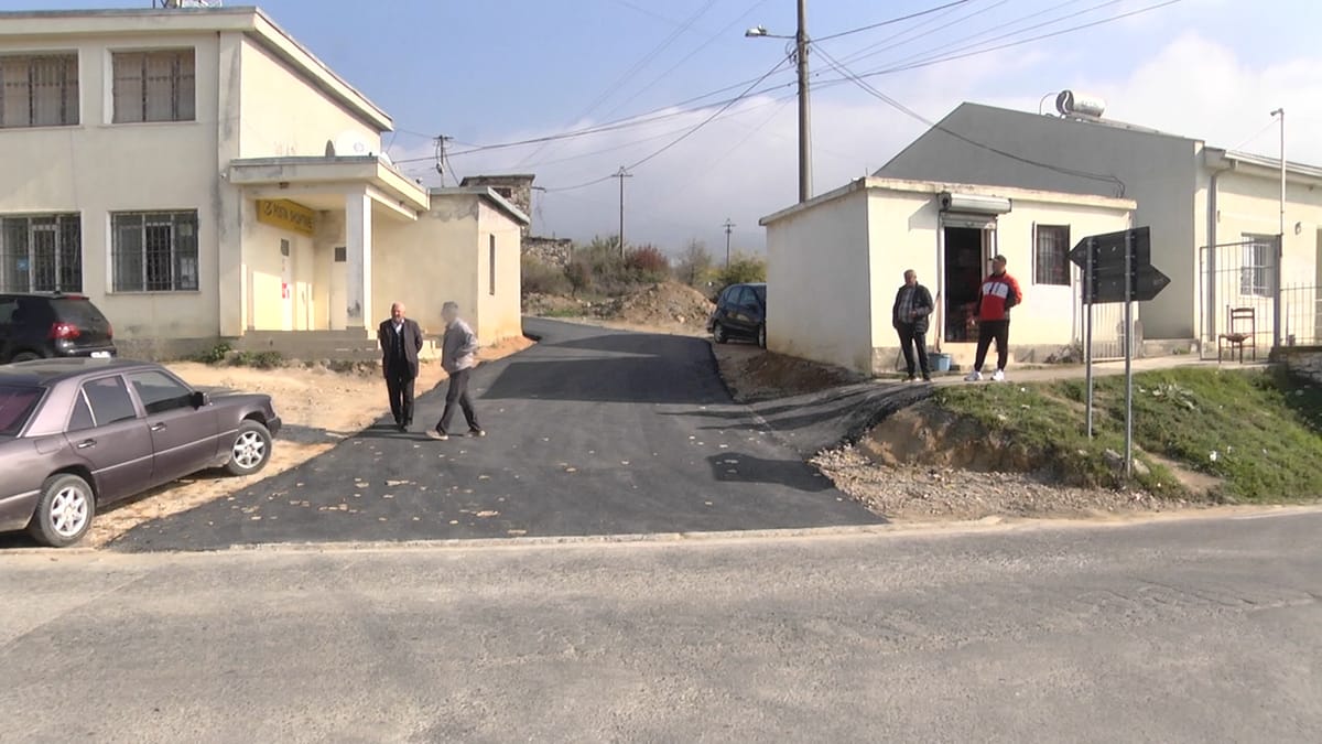 DIBËR, ASFALTOHEN DY RRUGË NË NJËSINË KASTRIOT