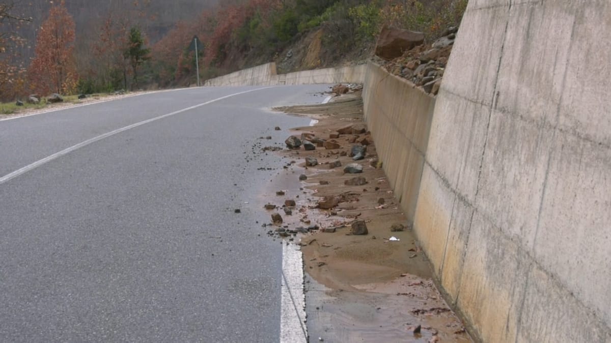 Rruga Ura e Ulzës – Ulëz, nuk mirëmbahet