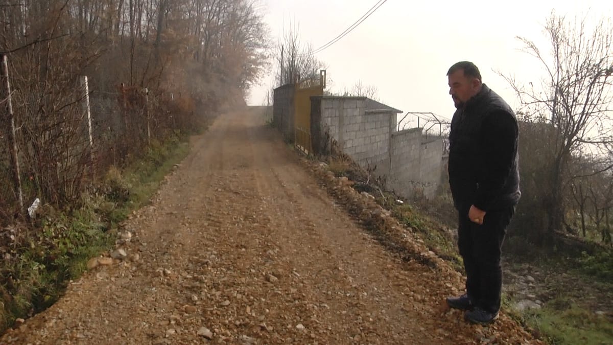 Denoncojnë banorët e Homeshit: Rruga nuk po bëhet me standarde