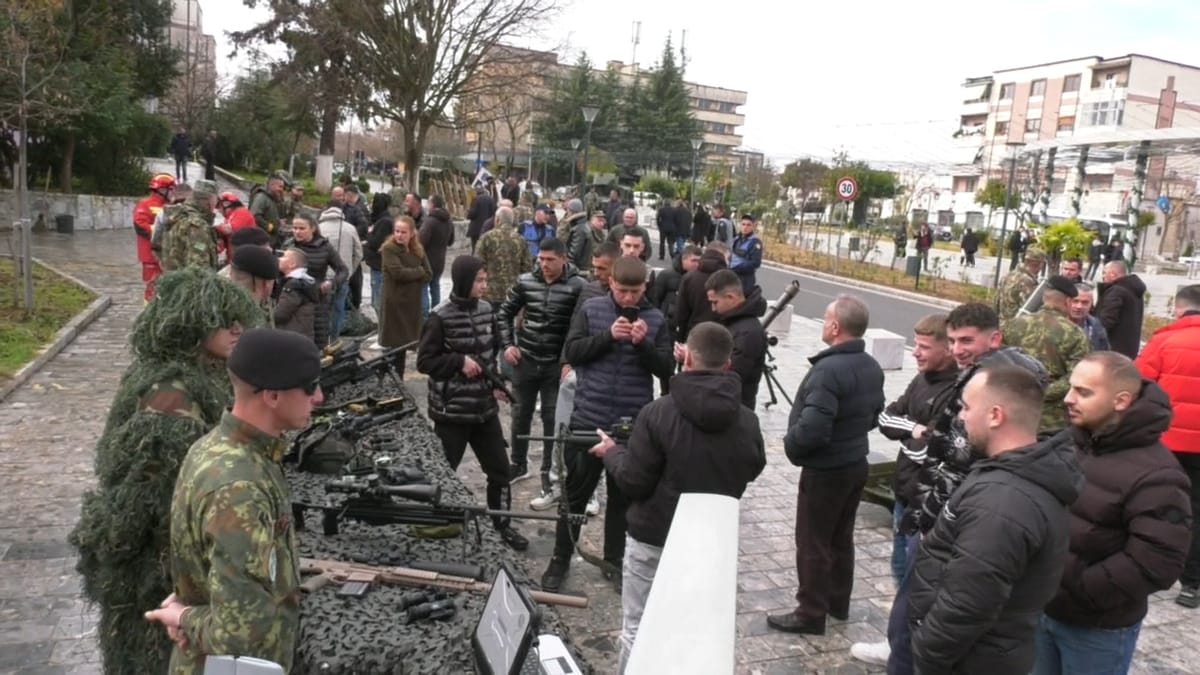 FA, ditë të hapur me të rinjtë e Matit në kuadër të rekrutimeve për ushtarë e detarë