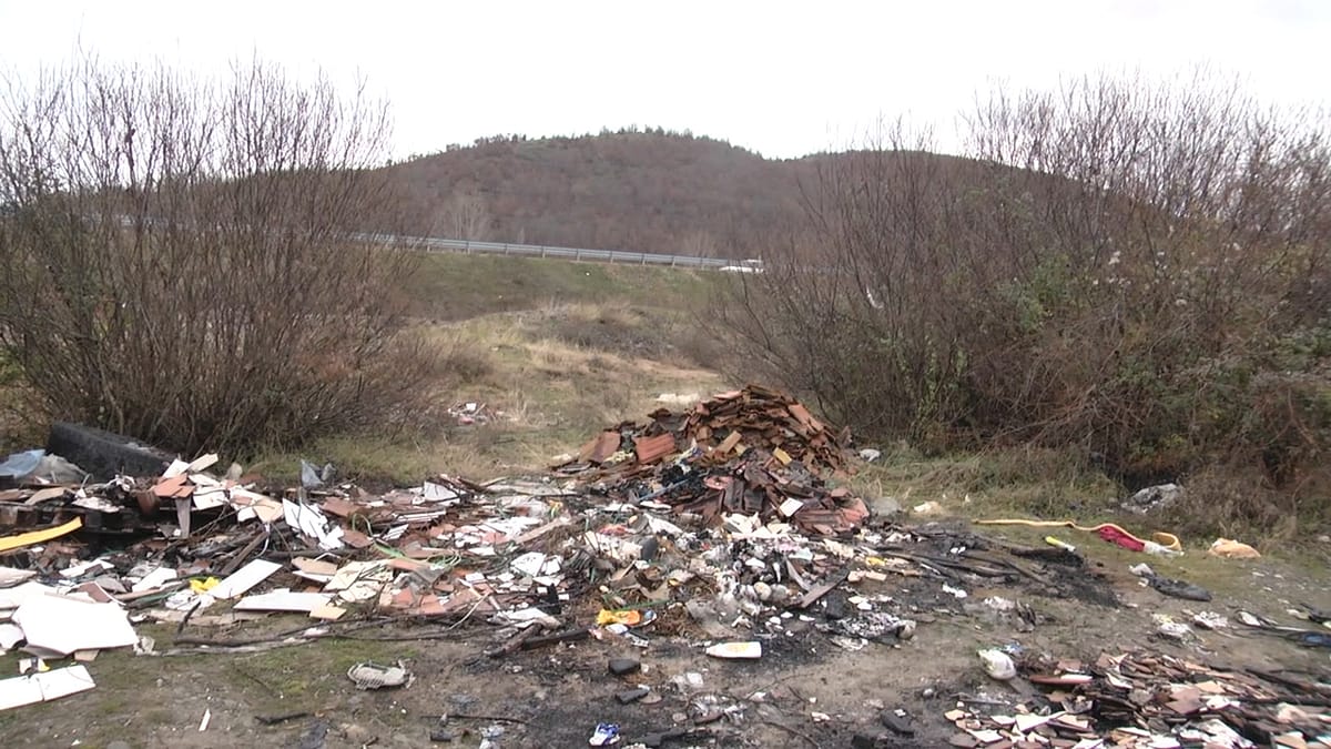 Zalli i Bulqizës, i “pushtuar” nga mbeturinat plastike dhe inertet