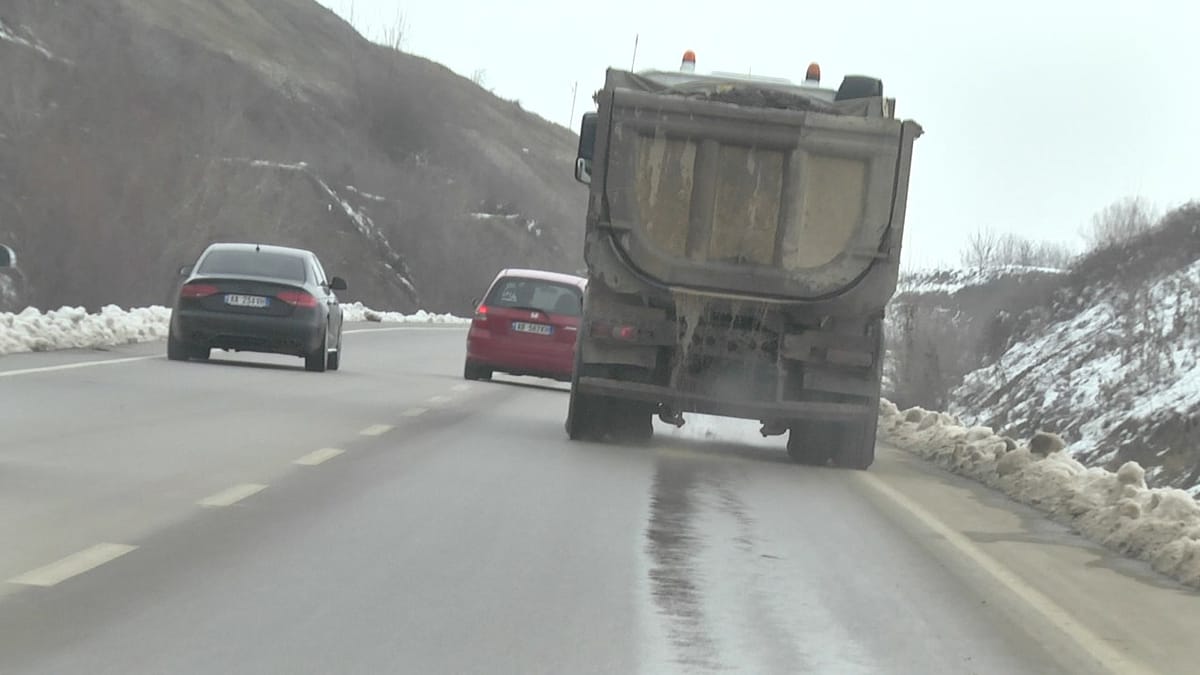 Balta bëhet rrezik në rrugën e Arbrit në Gjoricë të Bulqizës