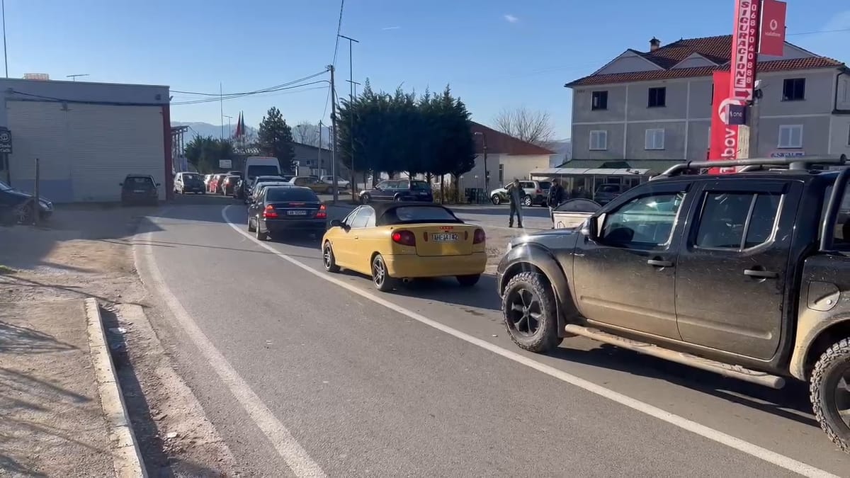 Bllatë, tentoi të arratisej në këmbë në MV, kapet 25-vjeçari i shpallur në kërkim