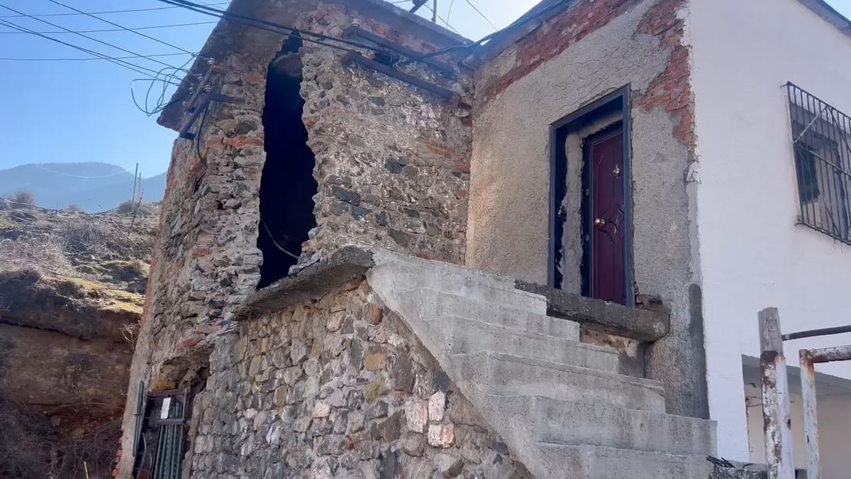 Kabina elektrike e rrezikshme në lagjen Gjeologu, denoncojnë banorët