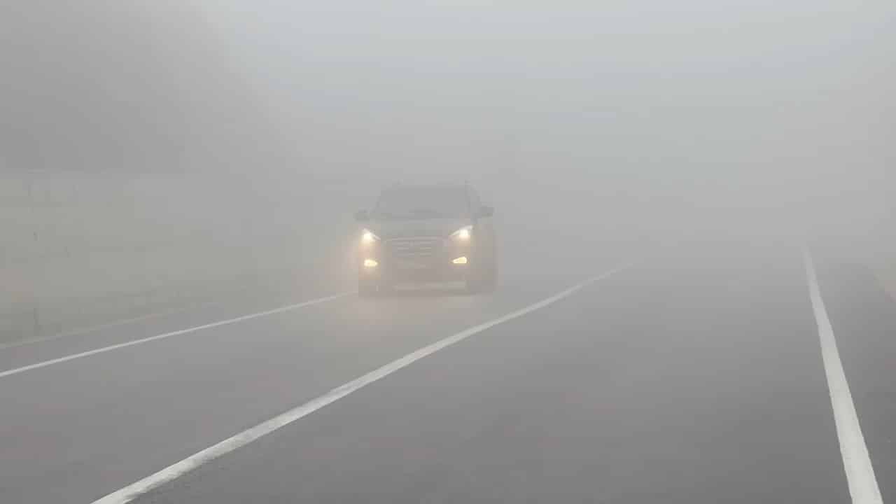 Mjegull e dendur në rrugën e Arbrit