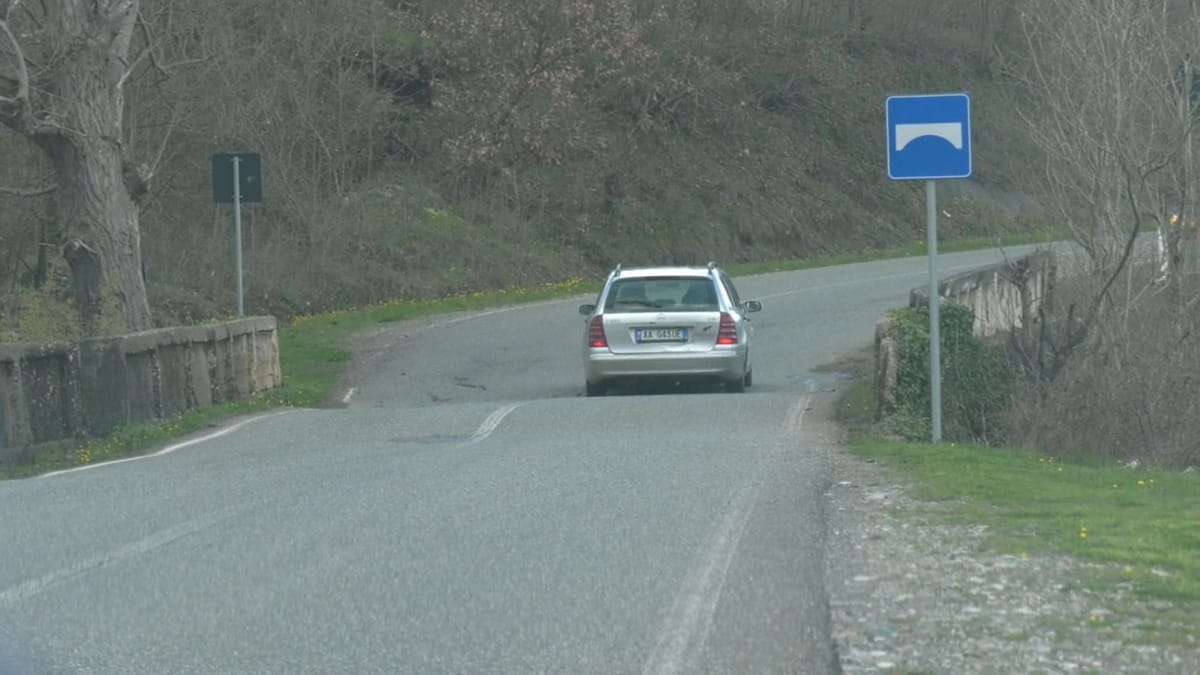 Burrel – Skuraj, rruga e rrezikshme për shkak të deformimit të trasesë