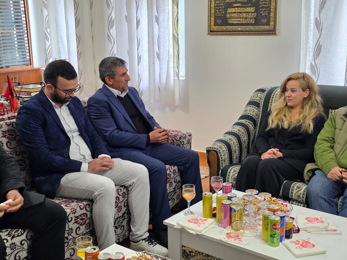 Vata zhvillon vizitë në Myftininë Mat, uron Fiter Bajramin