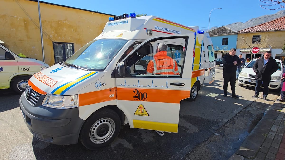 Emigrantët dhurojnë autoambulancë për Qendrën Shëndetësore të Klosit