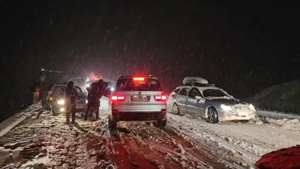 Qarku i Dibrës u përfshi dje nga reshjet e borës, flet prefekti Shehu për situatën