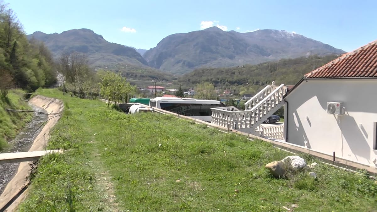 FAMILJES ARAPI I RREZIKOHET BANESA NGA KANALI I KLOSIT