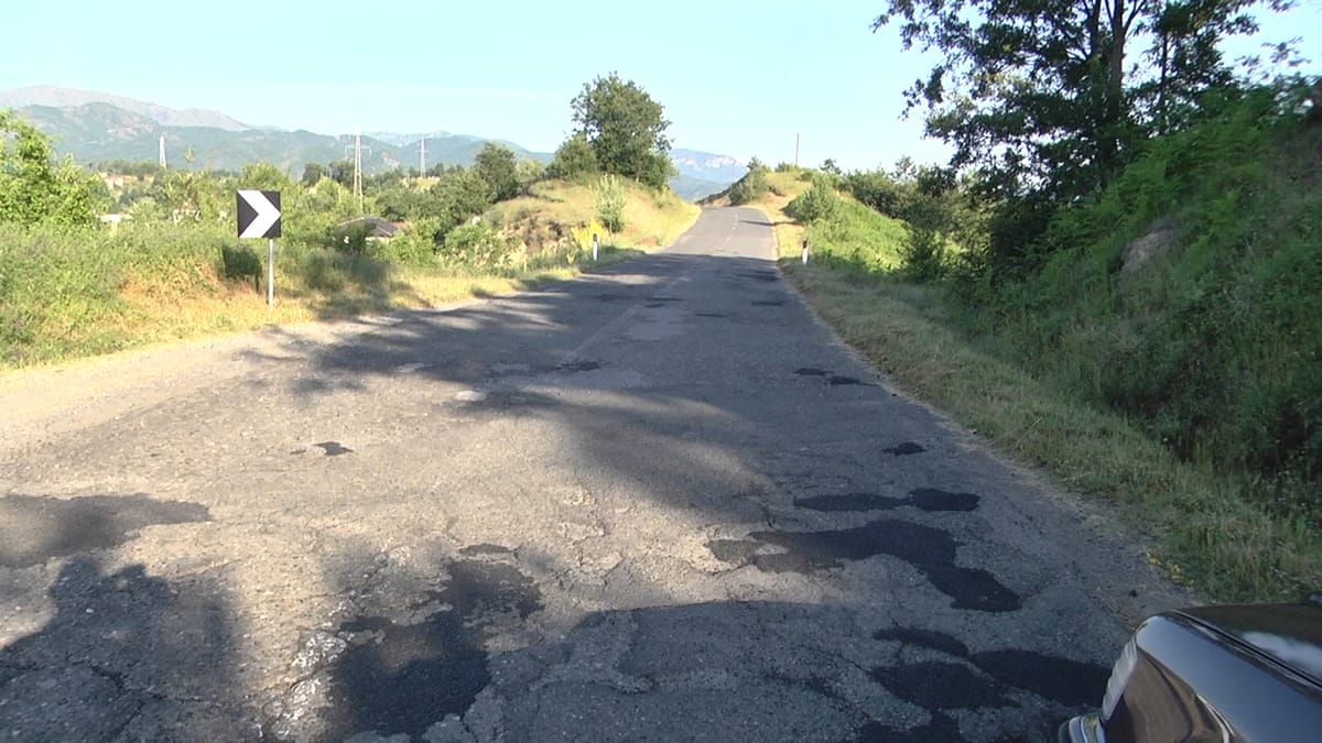 Mbushen gropat në rrugën nacionale Skuraj – Burrel