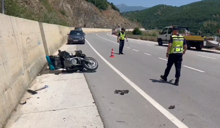 Aksidentohen dy turistë në rrugën e Arbrit, dërgohen menjëherë në Spitalin e Traumës