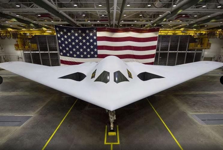 FOTO/ Lamtumirë B-2 Spirit! Njihuni me B-21 Raider, lufta dhe jeta e pilotëve ndryshon me gjeneratën e re të bombarduesve amerikanë
