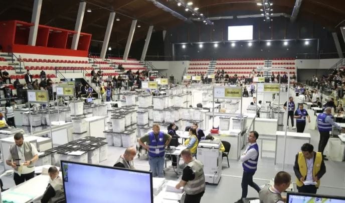 Rinumërimi në Tiranë/ Mbi 60% e kutive të verifikuara, nuk ndryshon shpërndarja e mandateve, ja kush mori vota të padrejta