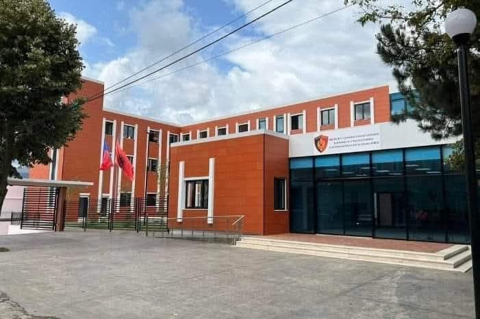 Të rinjtë rrahin investitorin që po ndërton hidrocentralin, arrestohen nga policia