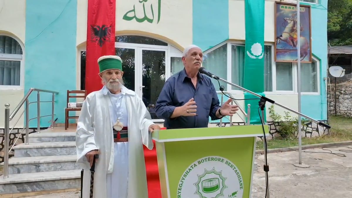 Besimtarët bektashinj festojnë Ashuren