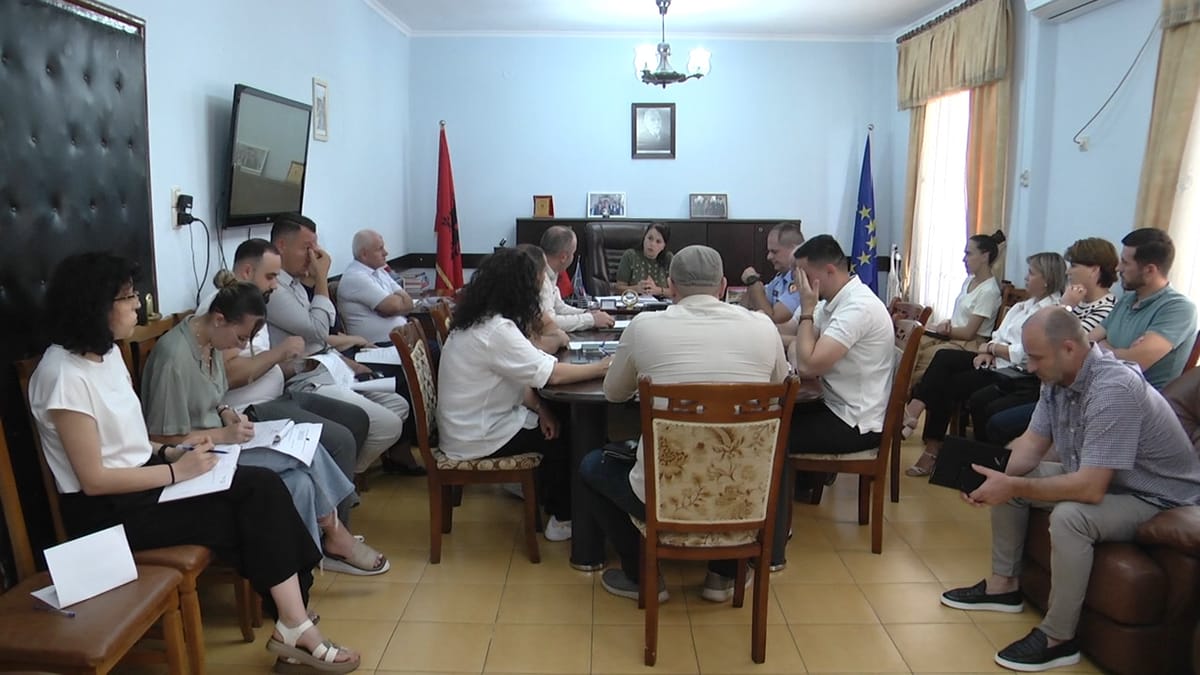 (VIDEO)Drejtuesit qëndror në nivel vendor raportojnë rezultatet e muajit pranë Prefekturës Dibër
