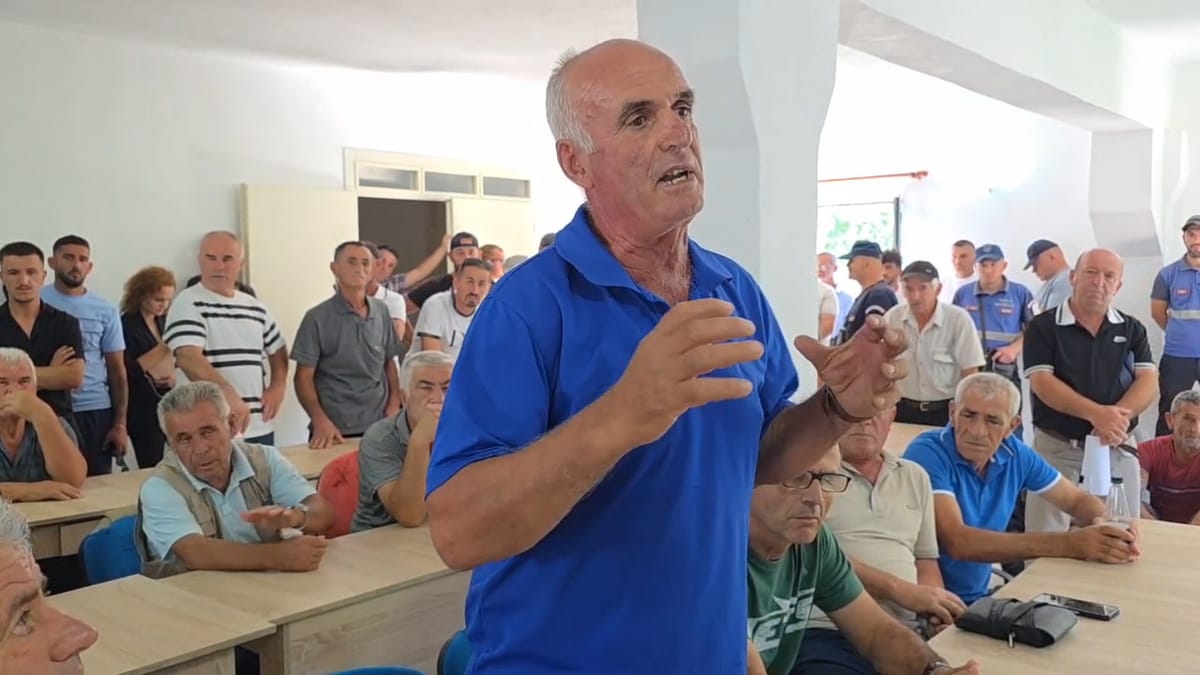 Klos, banorët e fshatrave të Suçit “pushtojnë” Bashkinë