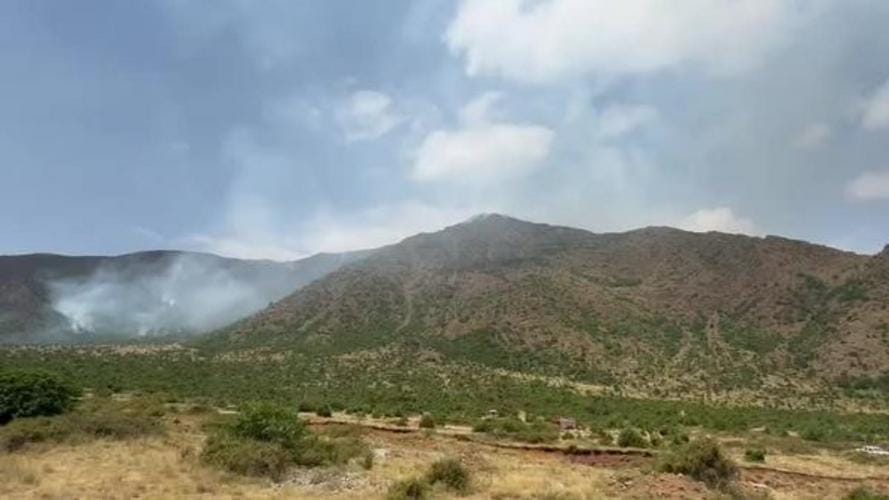 Normalizohet situata e zjarreve në Klos dhe Bulqizë, mbeten aktive dy vatra të vogla