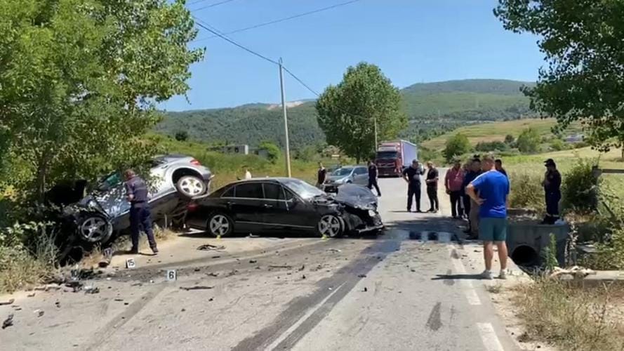 Përplasen dy makina në Fushë-Krujë! Një viktimë dhe tre të plagosur