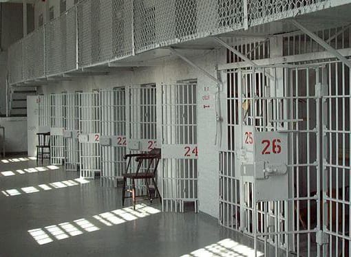 LONDER/ “Deportim gjithë të dënuarve në Angli”/ Të huajt nuk do mbahen në burgjet angleze, ka mbipopullim dhe kosto të larta