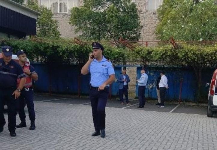 Policia zbraz ambientet e News 24, prona i kalon shoqërisë shtetërore ‘KAYO’