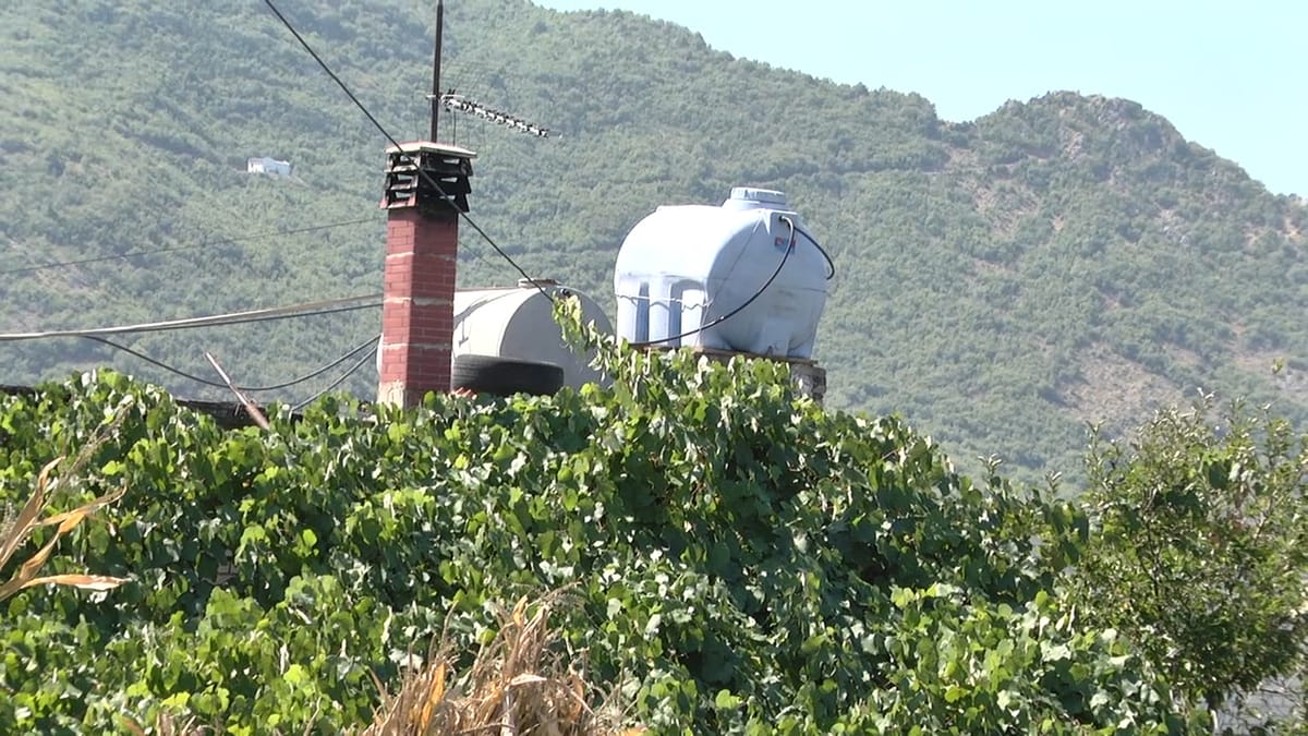 Kloskatundi pa ujë të pijshëm, banorët: mirë që kemi hapur puseKloskatundi pa ujë të pijshëm, banorët: mirë që kemi hapur puse