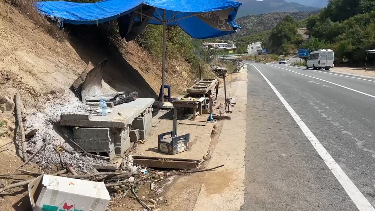 Policia largon shitësit ambulant në rrugën e Arbrit, banorët e Xibrit: na dëmton shumë