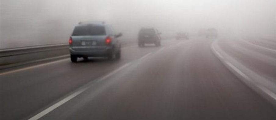 Mjergull e dendur në rrugën e arbrit,. Vështirësi në qarkullimin e automjeteve