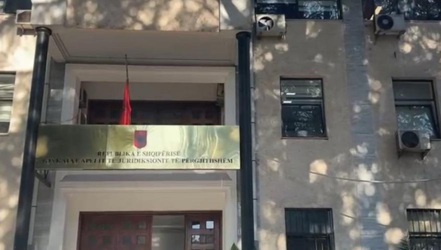 Vrasja e gjyqtarit Astrit Kalaja, Gjykata e Apelit ul flamurin në gjysmështizë, pezullohen të gjitha gjyqet e planifikuara për sot