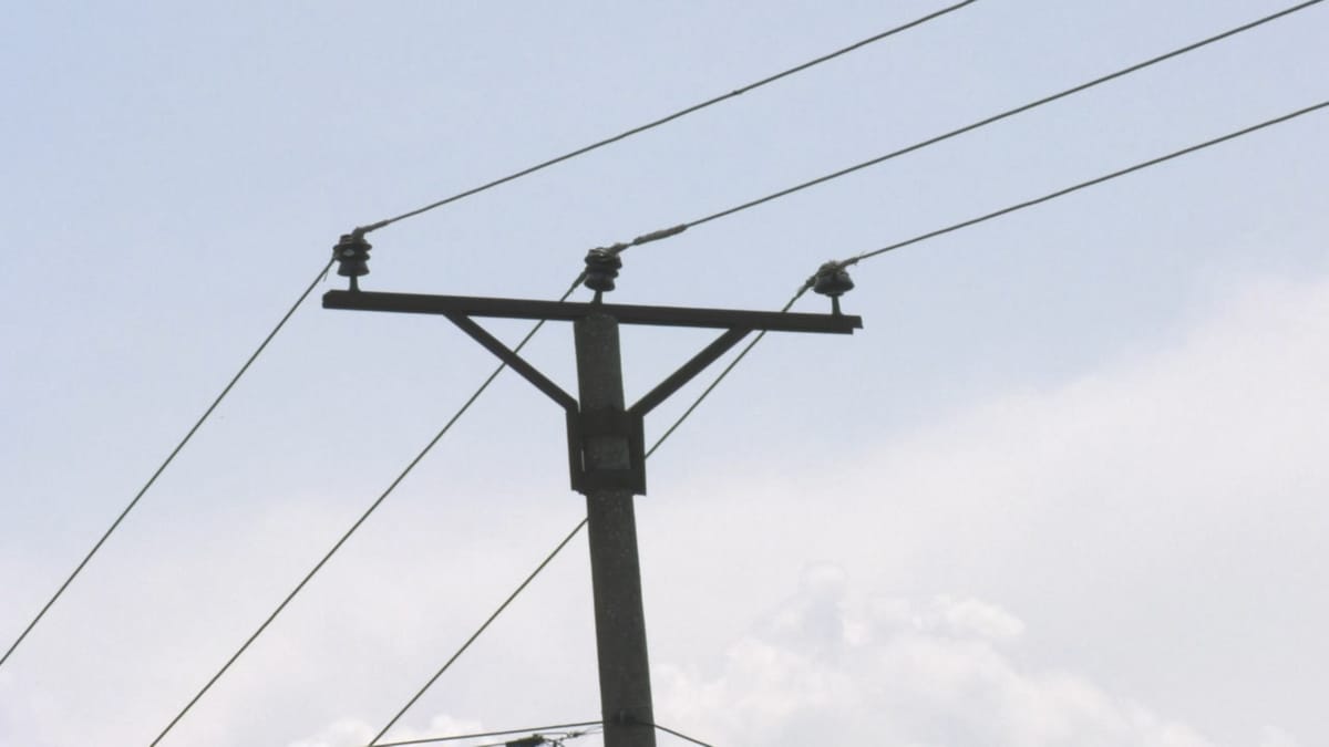 Disa zona pa energji elektrike, ekipet e OSHEE në terren