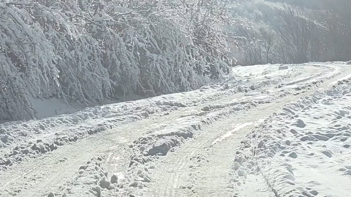 Ndalen reshjet e shiut në Qarkun Dibër, reshje bore deri 1000 metra mbi nivelin e detit