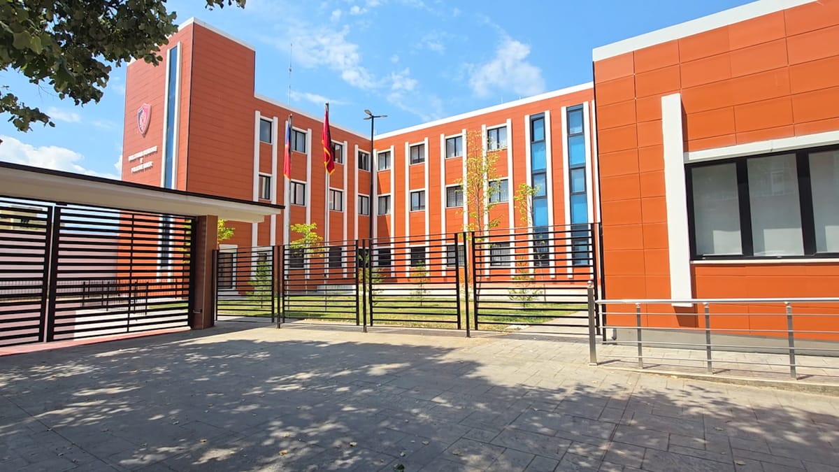 U kap mat në lokal me drogë, arrestohet i riu në Bulqizë.