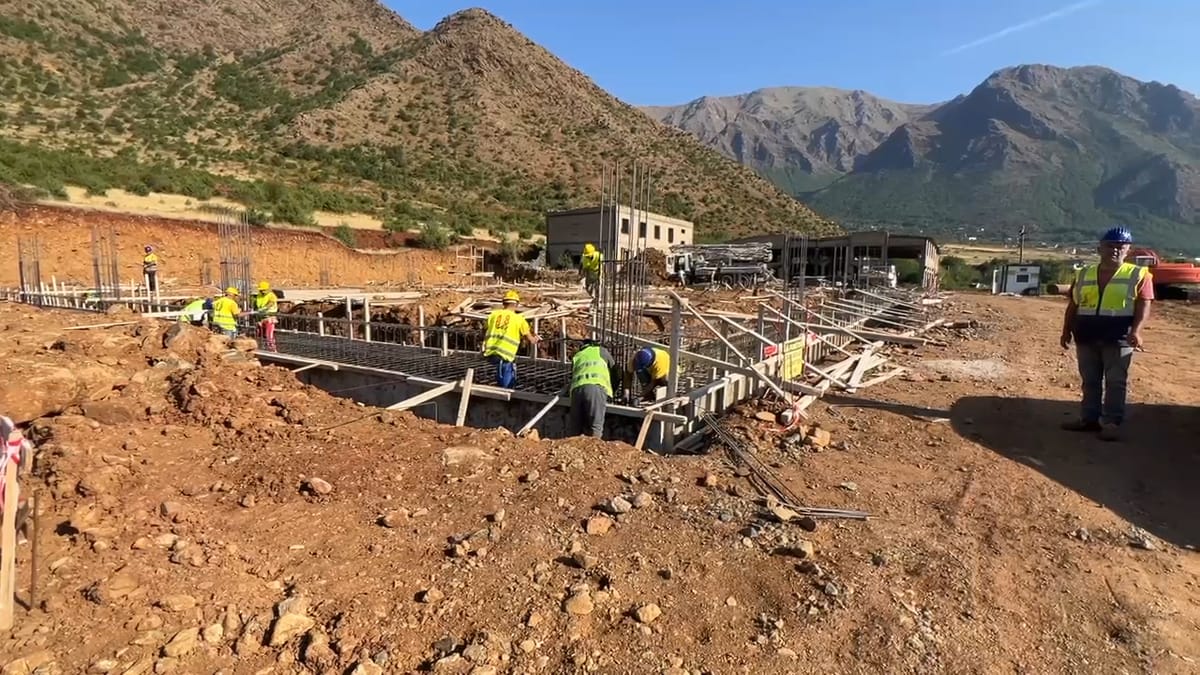 Aksident në kantierin e ndërtimit të parkut Retro në Bulqizë, plagoset 45-vjeçari