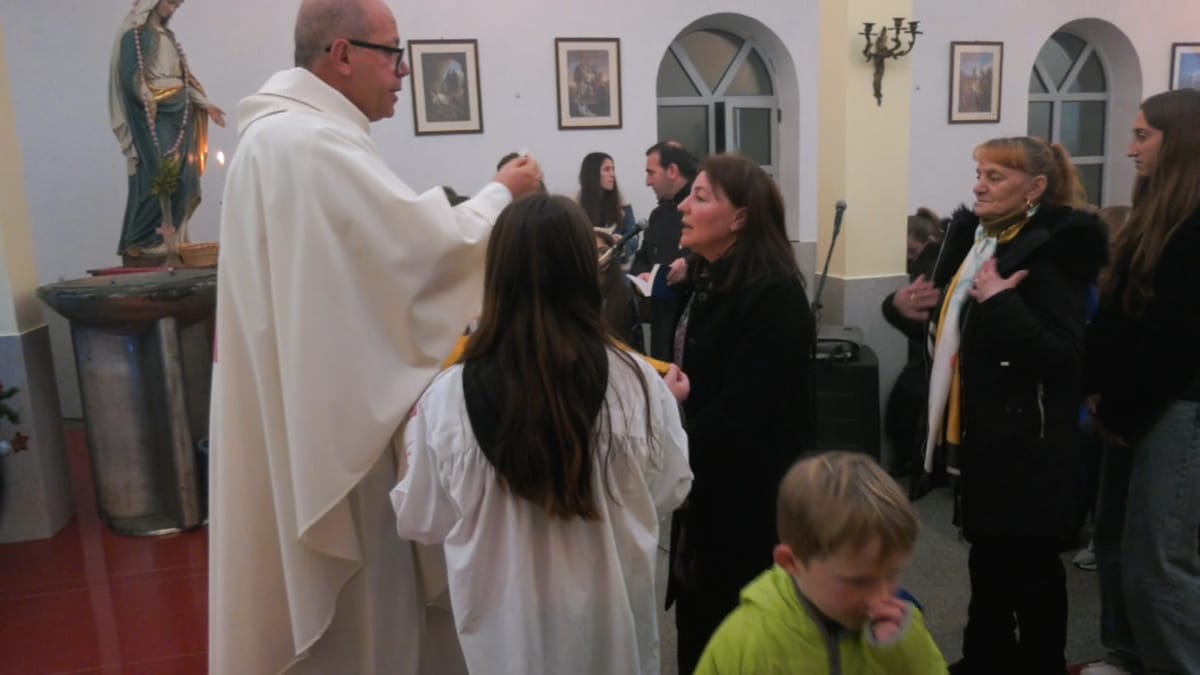 Besimtarët e Krishterë festojnë Krishtlindjen