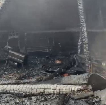 DIBER/ U përfshi nga flakët, shkrumbohet një banesë gjatë natës