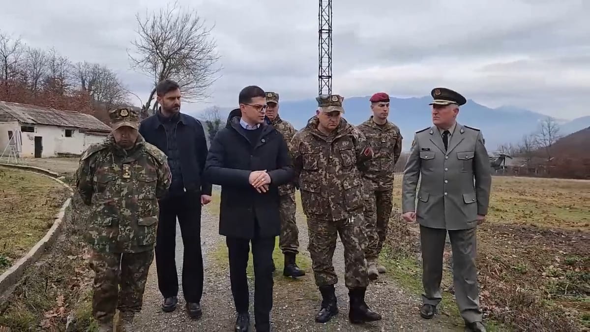 Ministri i Mbrojtjes Pirro Vengu prezanton projektin për Mollëzat