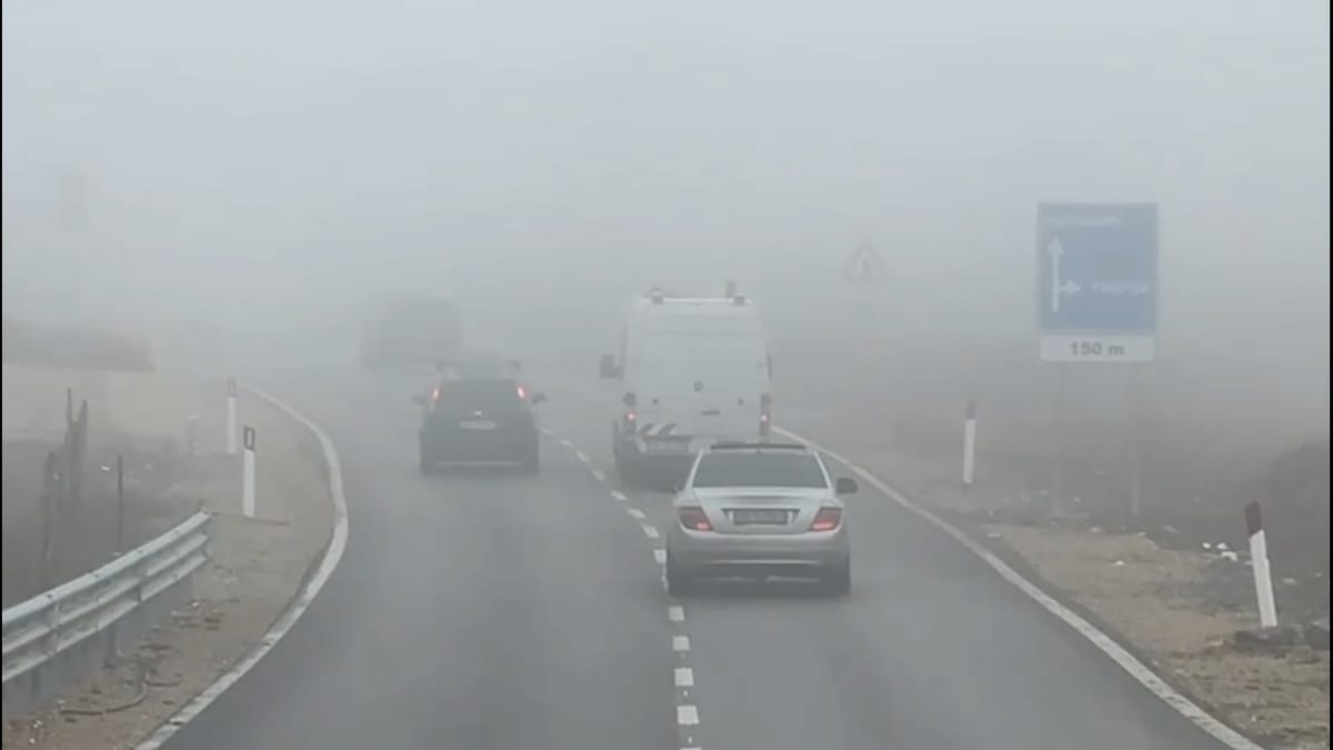 Peshkopia, dy javë e "pushtuar" nga mjegulla