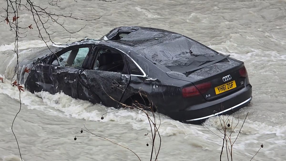 Tragjike në Klos, makina përfundon në zall, një i zhdukur e një i mbijetuar, policia arreston drejtuesin e mjetit